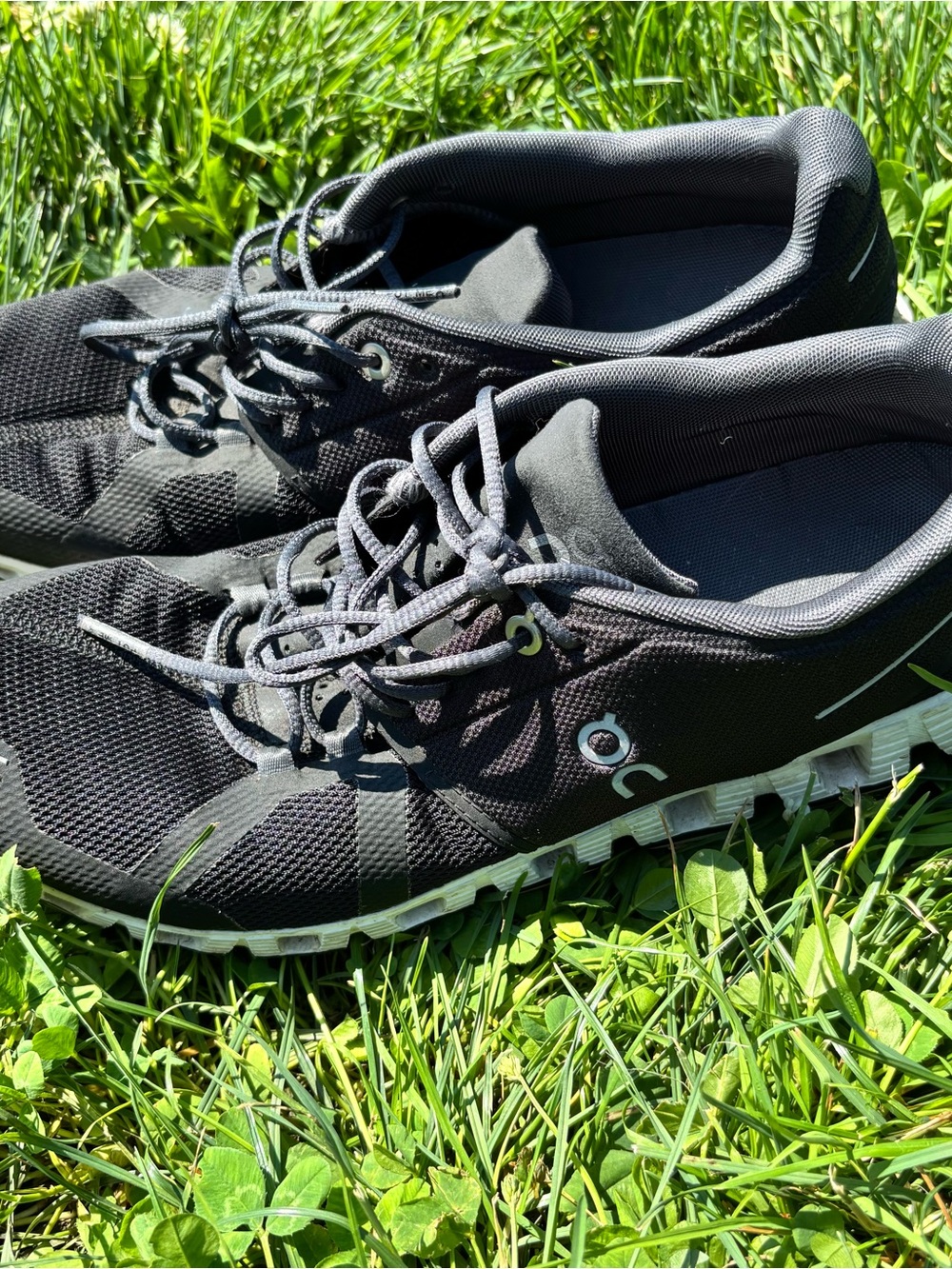 On Cloud Running Woman Black/White Athletic Running Shoes - Picture 5 of 10